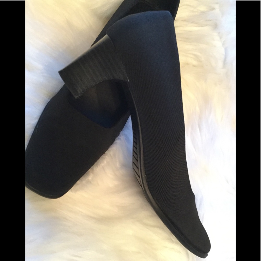 Villager Black Pumps